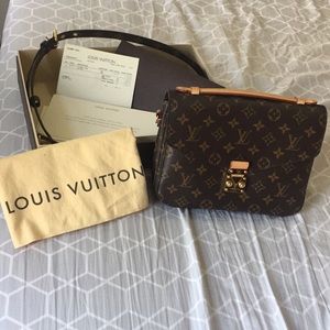 Authentic Louis Vuitton Pochette Metis